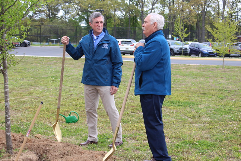 Governor Carney and Secretary Scuse hold shovels