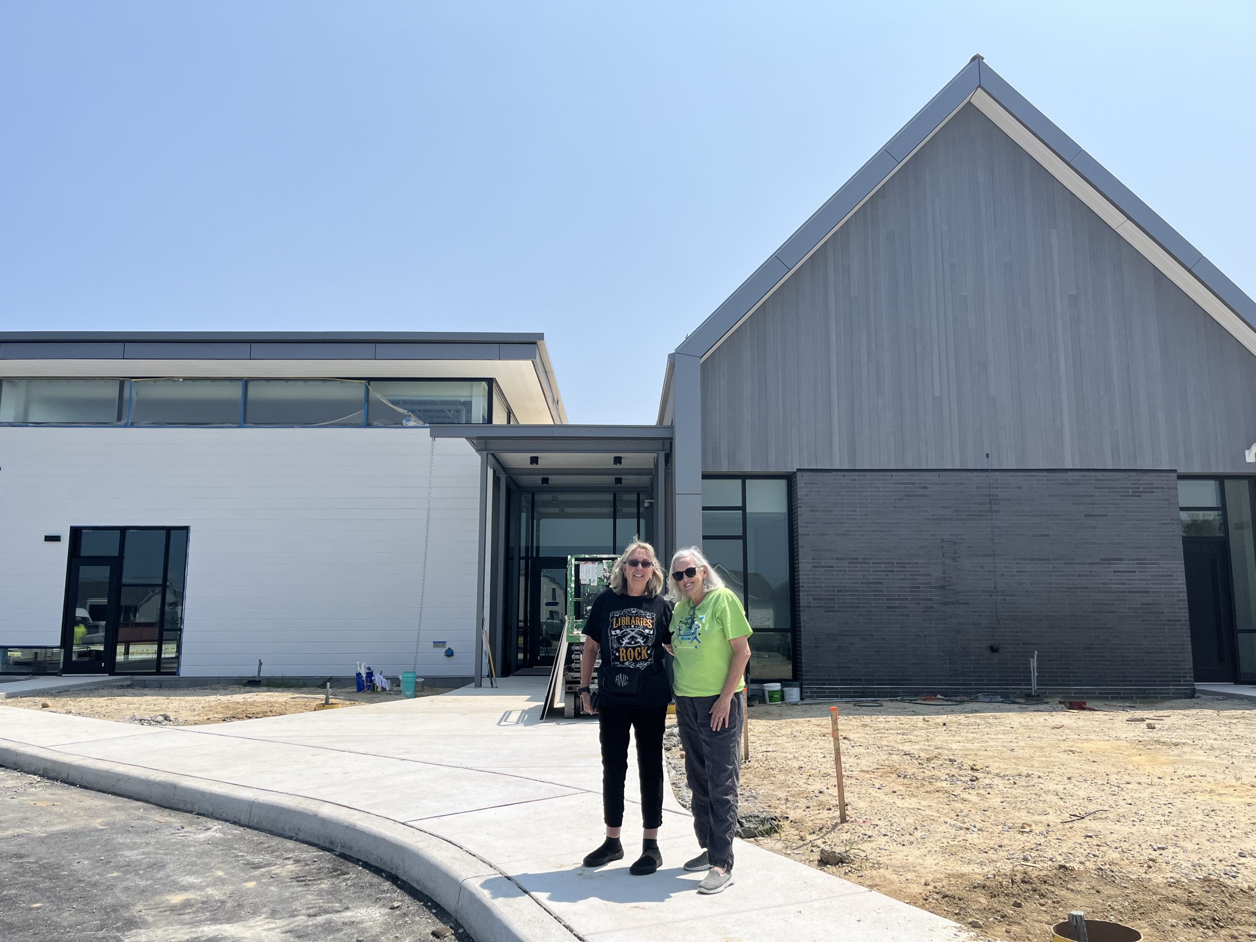 First Spouse Tracey Quillen Carney and State Librarian Annie Norman stand outside of the new Harrington Library. 